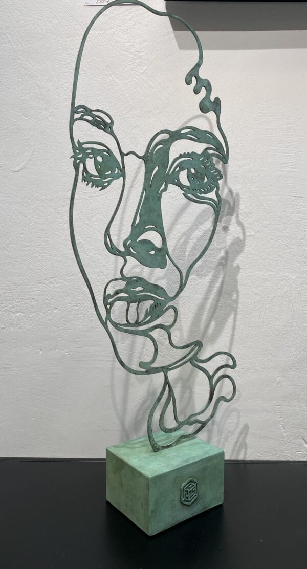 C215 Sculpture Portrait féminin laiton 2