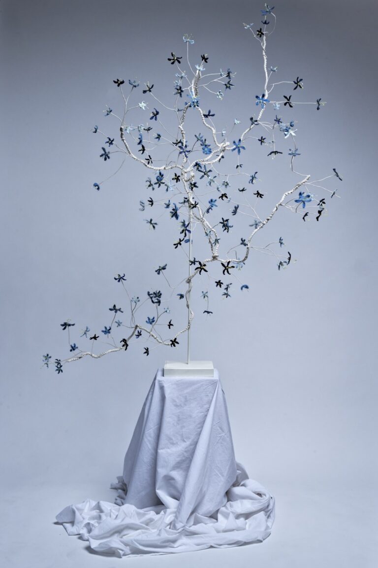 Floraison d’azur, peinture présenté par Galerie Le Container